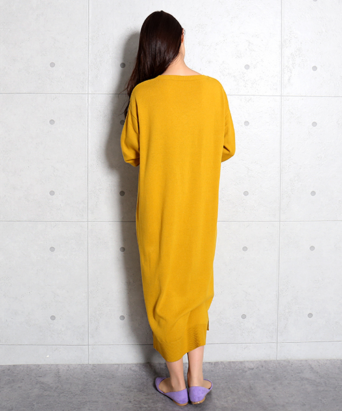 n'ee-ne(ネーネ)の「Vネックロングニットワンピース(ワンピース・レディース・ブラック/杢グレー/ベージュ/マスタード・FREE)」の13枚目の写真