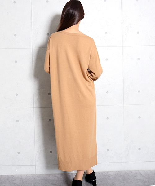 n'ee-ne(ネーネ)の「Vネックロングニットワンピース(ワンピース・レディース・ブラック/杢グレー/ベージュ/マスタード・FREE)」の16枚目の写真