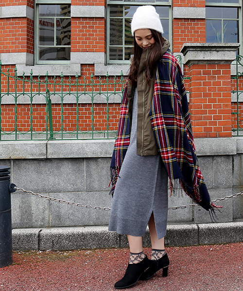 n'ee-ne(ネーネ)の「Vネックロングニットワンピース(ワンピース・レディース・ブラック/杢グレー/ベージュ/マスタード・FREE)」の17枚目の写真