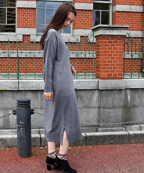 n'ee-ne(ネーネ)の「Vネックロングニットワンピース(ワンピース・レディース・ブラック/杢グレー/ベージュ/マスタード・FREE)」の18枚目の写真