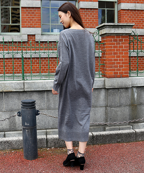 n'ee-ne(ネーネ)の「Vネックロングニットワンピース(ワンピース・レディース・ブラック/杢グレー/ベージュ/マスタード・FREE)」の19枚目の写真