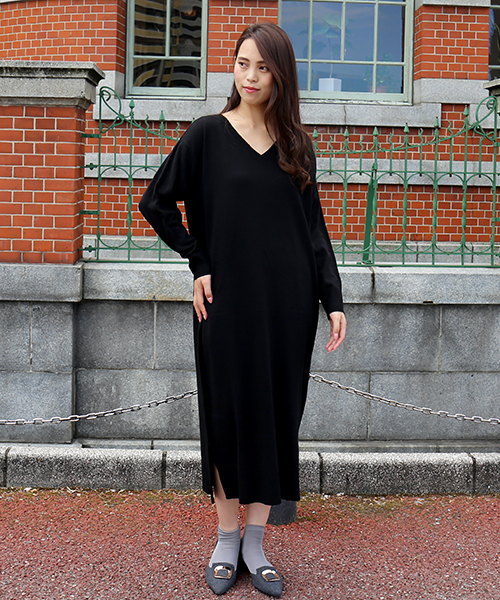 n'ee-ne(ネーネ)の「Vネックロングニットワンピース(ワンピース・レディース・ブラック/杢グレー/ベージュ/マスタード・FREE)」の21枚目の写真