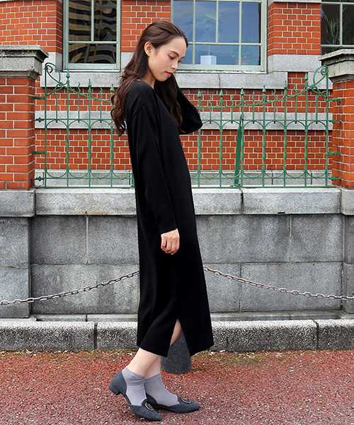 n'ee-ne(ネーネ)の「Vネックロングニットワンピース(ワンピース・レディース・ブラック/杢グレー/ベージュ/マスタード・FREE)」の22枚目の写真