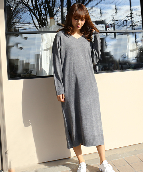 n'ee-ne(ネーネ)の「Vネックロングニットワンピース(ワンピース・レディース・ブラック/杢グレー/ベージュ/マスタード・FREE)」の6枚目の写真