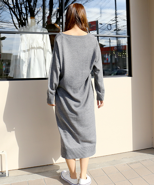 n'ee-ne(ネーネ)の「Vネックロングニットワンピース(ワンピース・レディース・ブラック/杢グレー/ベージュ/マスタード・FREE)」の7枚目の写真