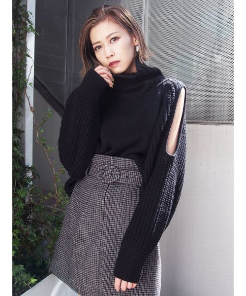 EMODA(エモダ)の「バルキーネックスキンニット(ニット/セーター・レディース・ホワイト/ブラック/マスタード/ブラウン・FREE)」の1枚目の写真