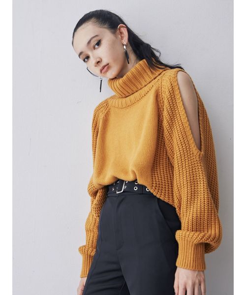 EMODA(エモダ)の「バルキーネックスキンニット(ニット/セーター・レディース・ホワイト/ブラック/マスタード/ブラウン・FREE)」の5枚目の写真