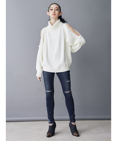 EMODA(エモダ)の「バルキーネックスキンニット(ニット/セーター・レディース・ホワイト/ブラック/マスタード/ブラウン・FREE)」の8枚目の写真