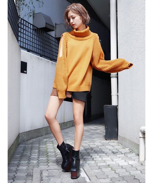 EMODA(エモダ)の「バルキーネックスキンニット(ニット/セーター・レディース・ホワイト/ブラック/マスタード/ブラウン・FREE)」の13枚目の写真
