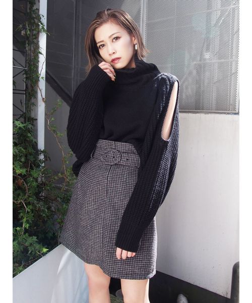 EMODA(エモダ)の「バルキーネックスキンニット(ニット/セーター・レディース・ホワイト/ブラック/マスタード/ブラウン・FREE)」の14枚目の写真