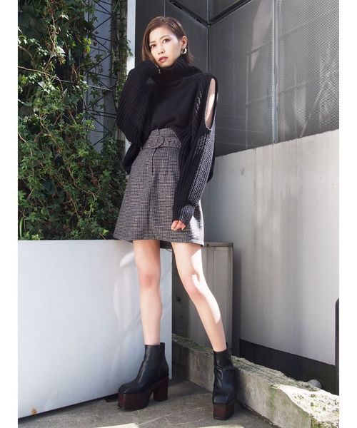EMODA(エモダ)の「バルキーネックスキンニット(ニット/セーター・レディース・ホワイト/ブラック/マスタード/ブラウン・FREE)」の15枚目の写真