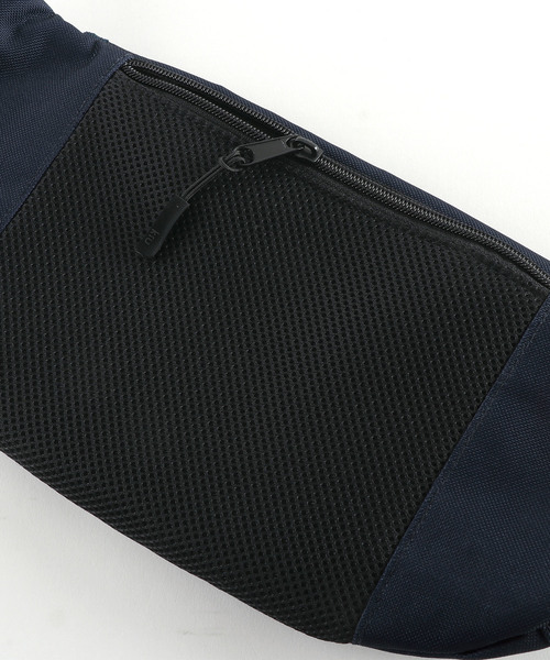KiU（キウ）の「600Dボディバッグ（ボディバッグ/ウエストポーチ・メンズ・ネイビー/ブラック/キャメル・FREE）」の9枚目の写真