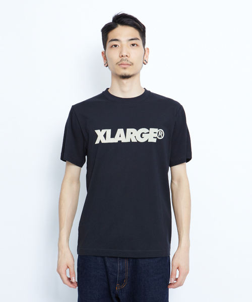 XLARGE(エクストララージ)の「S/S TEE STANDARD LOGO(Tシャツ/カットソー・メンズ・レッド/ブラック/ライトパープル/ライトグリーン/ブルー/イエロー/ホワイト・LARGE/X-LARGE/SMALL/MEDIUM)」の2枚目の写真