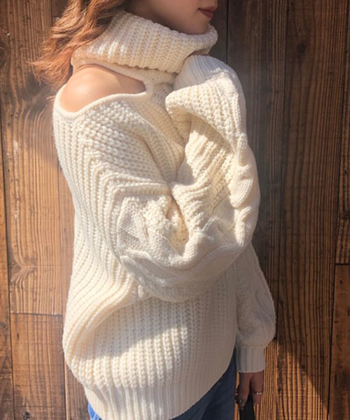 one way(ワンウェイ)の「オープンショルダーケーブルニット(ニット/セーター・レディース・ホワイト/ブラック/ライトグリーン/ライトブラウン・M)」の2枚目の写真