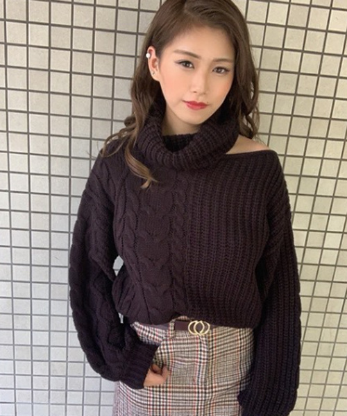 one way(ワンウェイ)の「オープンショルダーケーブルニット(ニット/セーター・レディース・ホワイト/ブラック/ライトグリーン/ライトブラウン・M)」の3枚目の写真