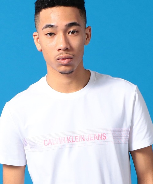 Calvin Klein（カルバン・クライン）の「ポリゴン ロゴ プリントTシャツ（Tシャツ/カットソー・メンズ・ホワイト/ブルー・S/M/L/XL）」の4枚目の写真