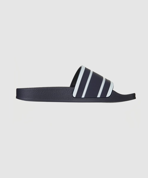 THOM BROWNE（トムブラウン）の「TROMPE L'OEIL PRINTED RUBBER POOL SLIDE IN MOLDED RUBBER（サンダル・メンズ・ネイビー・8/9/7）」の2枚目の写真