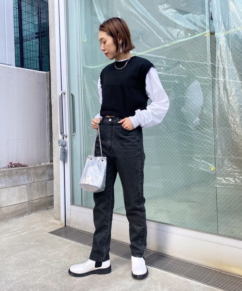 WHO'S WHO gallery（フーズフーギャラリー）の「ダメージショートニットベスト（ベスト・レディース・ブラック/パープル/オフホワイト/サックスブルー・FREE）」の13枚目の写真