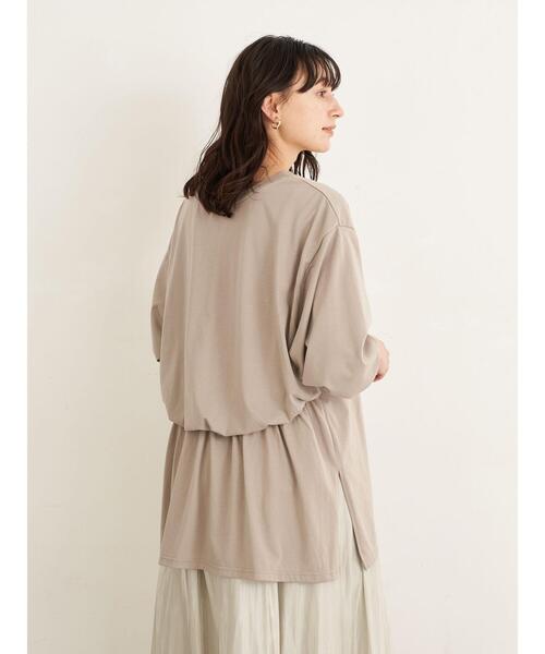 earth music&ecology（アースミュージックアンドエコロジー）の「前後2WAYカットチュニック ＊（Tシャツ/カットソー・レディース・ブラック/オフホワイト/サックスブルー/グレイッシュベージュ・FREE）」の7枚目の写真