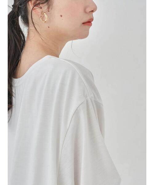 earth music&ecology（アースミュージックアンドエコロジー）の「前後2WAYカットチュニック ＊（Tシャツ/カットソー・レディース・ブラック/オフホワイト/サックスブルー/グレイッシュベージュ・FREE）」の11枚目の写真