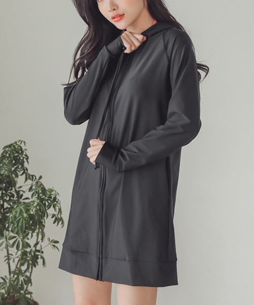 Lace Ladies(レースレディース)の「UVカット 指穴付き ロングタイプラッシュガード(ラッシュガード・レディース・ホワイト/ブラック/ネイビー/カーキ/グリーン/ライトグレー・S/M/L/XL)」の3枚目の写真