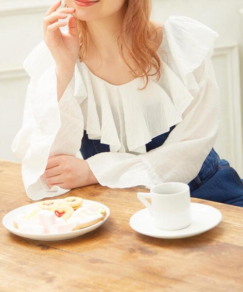 INGNI（イング）の「フリル／ラッフルブラウス（シャツ/ブラウス・レディース・ブラック/オフホワイト/ライトベージュ/ミント・M）」の2枚目の写真