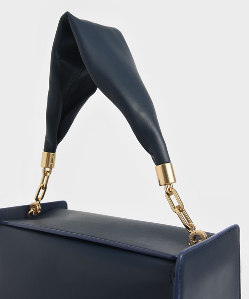 CHARLES & KEITH(チャールズ & キース)の「スローチー トップハンドルバッグ / Slouchy Top Handle Bag(ハンドバッグ・レディース・ホワイト/ネイビー/ベビーピンク・M)」の19枚目の写真