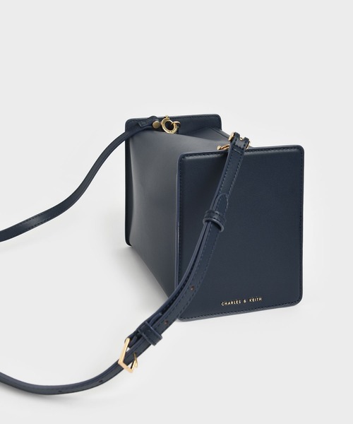 CHARLES & KEITH ブラックハンドバッグ　スローチー CHARLES & KEITH ダブルハンドル スローチーバッグ - メルカリ
