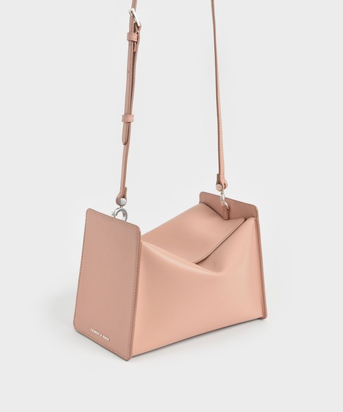 CHARLES & KEITH（チャールズ & キース）の「スローチー トップ