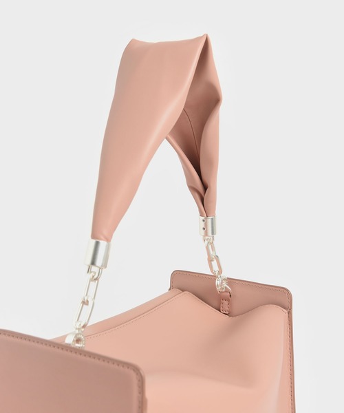 CHARLES & KEITH（チャールズ & キース）の「スローチー トップ