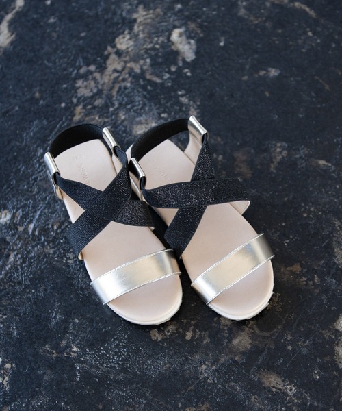 GLOBAL WORK（グローバルワーク）の「【キッズ】ゴムクロスサンダル/942220（サンダル・キッズ・ベージュ/ブラック/ライトグレー・19cm/17cm/16cm/21cm/20cm/18cm）」の2枚目の写真