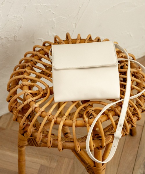 Ambre Neige（アンブルネージュ）の「スクエアフラップバック／【WEB/EC限定商品】（ショルダーバッグ・レディース・ホワイト/ベージュ/キャメル・FREE）」の4枚目の写真