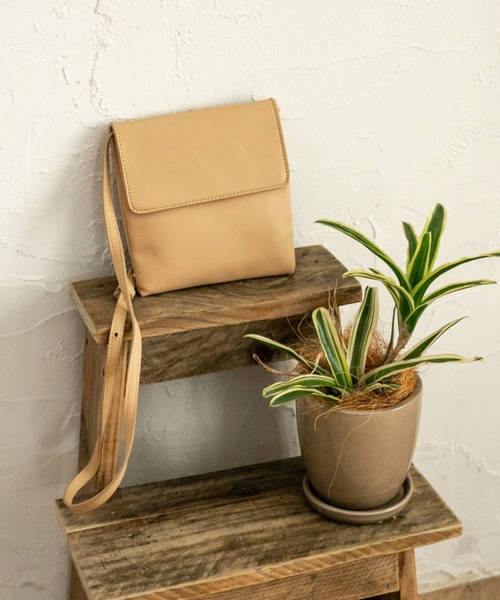 Ambre Neige（アンブルネージュ）の「スクエアフラップバック／【WEB/EC限定商品】（ショルダーバッグ・レディース・ホワイト/ベージュ/キャメル・FREE）」の7枚目の写真