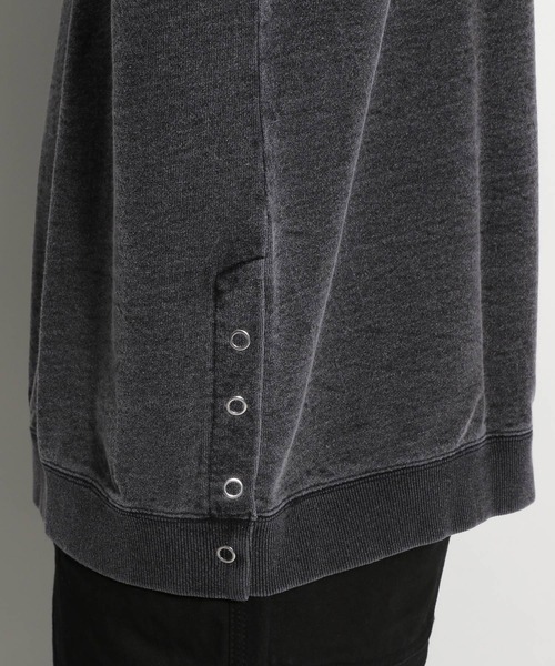 niko and...（ニコアンド）の「[niko and ...JEANS 2021AW]デニム裏毛スリットプルオーバー（スウェット・メンズ・ブラック/ブルー・MEDIUM/LARGE）」の12枚目の写真