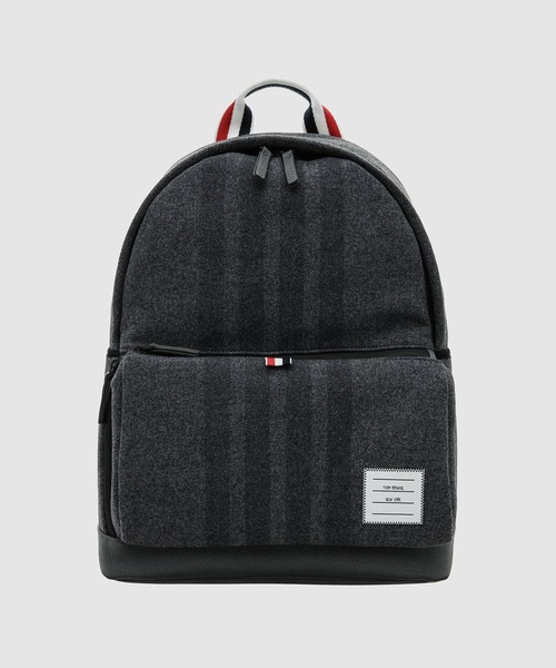 THOM BROWNE（トムブラウン）の「EASY BACKPACK W/ 4 BAR IN DOUBLE FACE MELTON - L32, H45, W8（バックパック/リュック・メンズ・ブラック/グレー・ONE SIZE）」の2枚目の写真