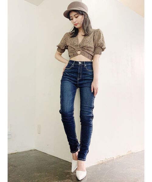 GYDA（ジェイダ）の「フロントバックルTOPS（シャツ/ブラウス・レディース・ベージュ/オフホワイト・FREE）」の9枚目の写真