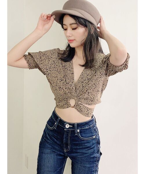 GYDA（ジェイダ）の「フロントバックルTOPS（シャツ/ブラウス・レディース・ベージュ/オフホワイト・FREE）」の3枚目の写真