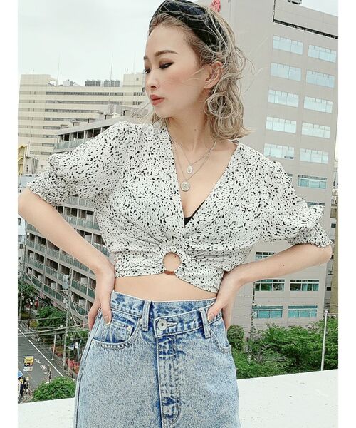 GYDA（ジェイダ）の「フロントバックルTOPS（シャツ/ブラウス・レディース・ベージュ/オフホワイト・FREE）」の7枚目の写真