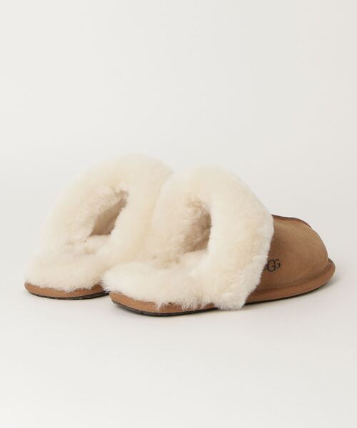 UGG（アグ）の「UGG Scuffette II / アグ スカフェッティ ツー（ルームシューズ/スリッパ・レディース・ブラック/ブラウン/グレー・23.0cm/24.0cm/25.0cm/22.0cm/26.0cm）」の4枚目の写真