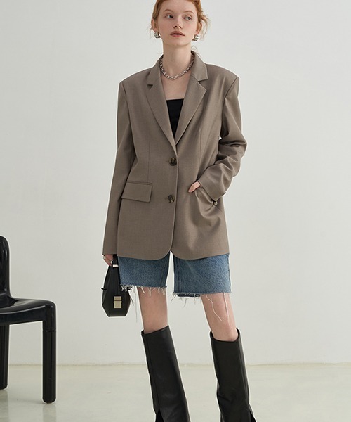 Fano Studios（ファノ ストゥディオズ）の「【Fano Studios】Back button tailored jacket FX21W011（テーラードジャケット・レディース・ライトブラウン・S/M/L）」の2枚目の写真