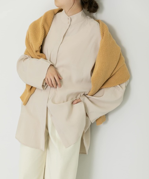 LAATO(ラート)の「HIGH NECK LANTAN BLOUSE(シャツ/ブラウス・レディース・オフホワイト/チャコールグレー・FREE)」の2枚目の写真