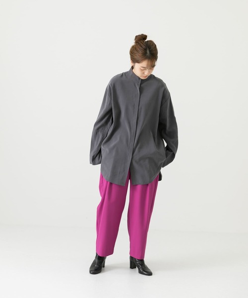 LAATO(ラート)の「HIGH NECK LANTAN BLOUSE(シャツ/ブラウス・レディース・オフホワイト/チャコールグレー・FREE)」の5枚目の写真