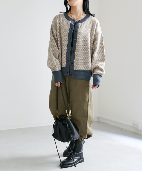 ap retro(アプレトロ)の「幾何学柄ジャガード配色リブニットカーディガン 2WAY(カーディガン/ボレロ・レディース・ブルー/ベージュ/グリーン/ブラウン・FREE)」の8枚目の写真