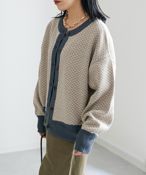 ap retro(アプレトロ)の「幾何学柄ジャガード配色リブニットカーディガン 2WAY(カーディガン/ボレロ・レディース・ブルー/ベージュ/グリーン/ブラウン・FREE)」の11枚目の写真
