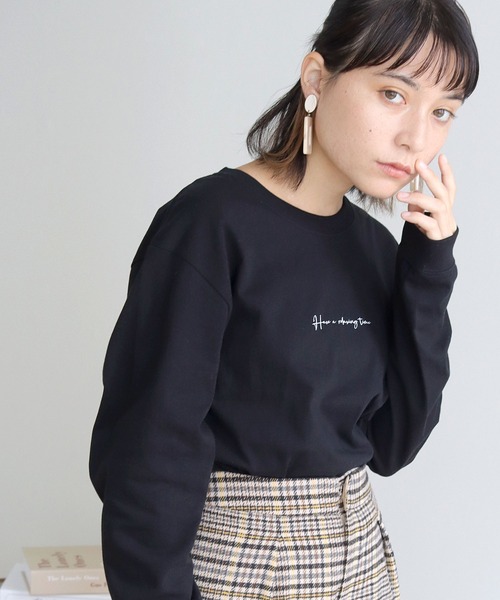 HER CLOSET（ハークローゼット）の「【HERCLOSET】WEB限定カリグラフィーロゴロンT（Tシャツ/カットソー・レディース・ホワイト/チャコールグレー/ブラック・S/M/L）」の2枚目の写真