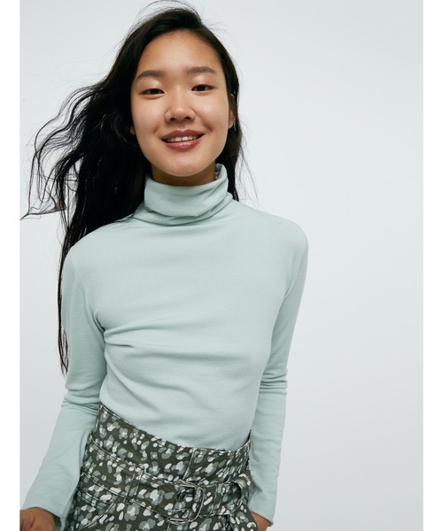 MAX&Co.（マックス アンド コー）の「MAX＆Co. [サガーチェ] ハイネック ストレッチ ニット（ニット/セーター・レディース・レッド/ライトグリーン・SMALL/MEDIUM/LARGE）」の2枚目の写真