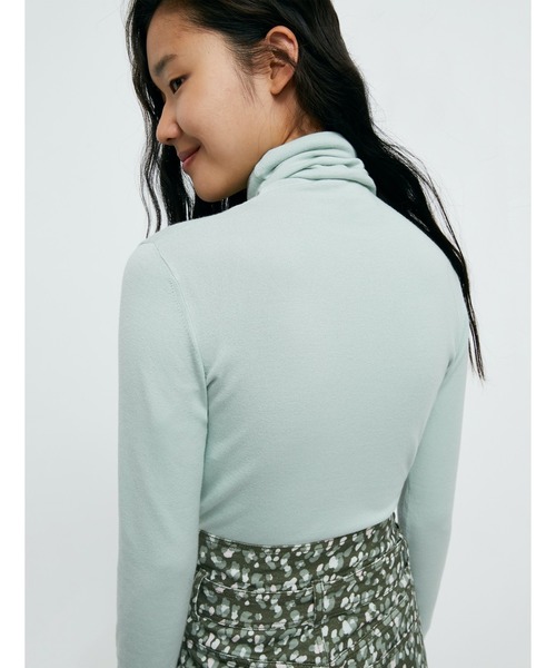 MAX&Co.（マックス アンド コー）の「MAX＆Co. [サガーチェ] ハイネック ストレッチ ニット（ニット/セーター・レディース・レッド/ライトグリーン・SMALL/MEDIUM/LARGE）」の4枚目の写真