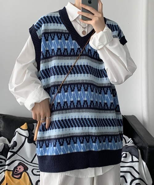 KOR(ケーオーアール)の「ノルディック柄 Vネックニットベスト(ベスト・メンズ・ネイビー/グレー・4XL/3XL/5XL/L/XL/2XL/M)」の3枚目の写真