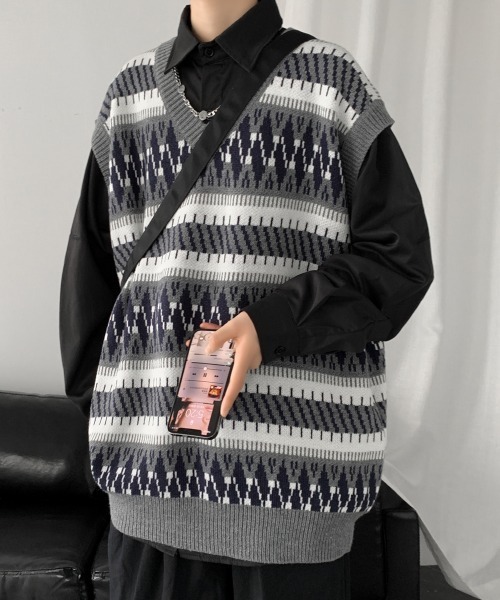 KOR(ケーオーアール)の「ノルディック柄 Vネックニットベスト(ベスト・メンズ・ネイビー/グレー・4XL/3XL/5XL/L/XL/2XL/M)」の8枚目の写真