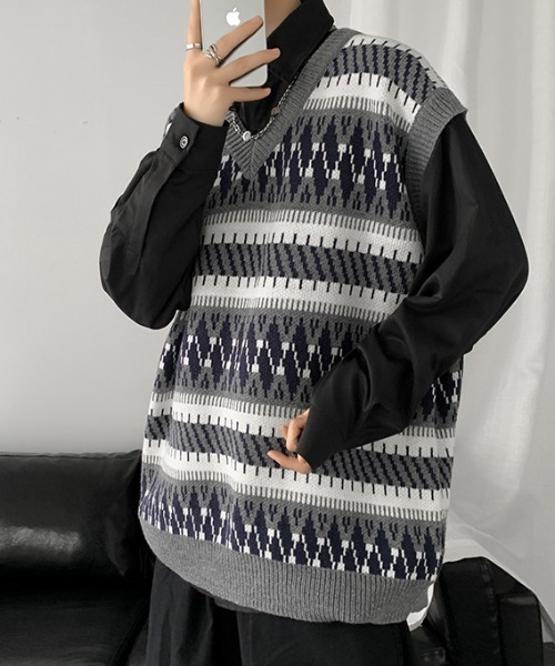 KOR(ケーオーアール)の「ノルディック柄 Vネックニットベスト(ベスト・メンズ・ネイビー/グレー・4XL/3XL/5XL/L/XL/2XL/M)」の9枚目の写真